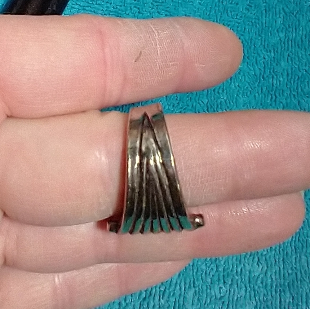 Elegant Silvertone Shell Ring Adjustable Vintage - image 3